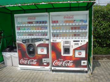 プール内には自販機